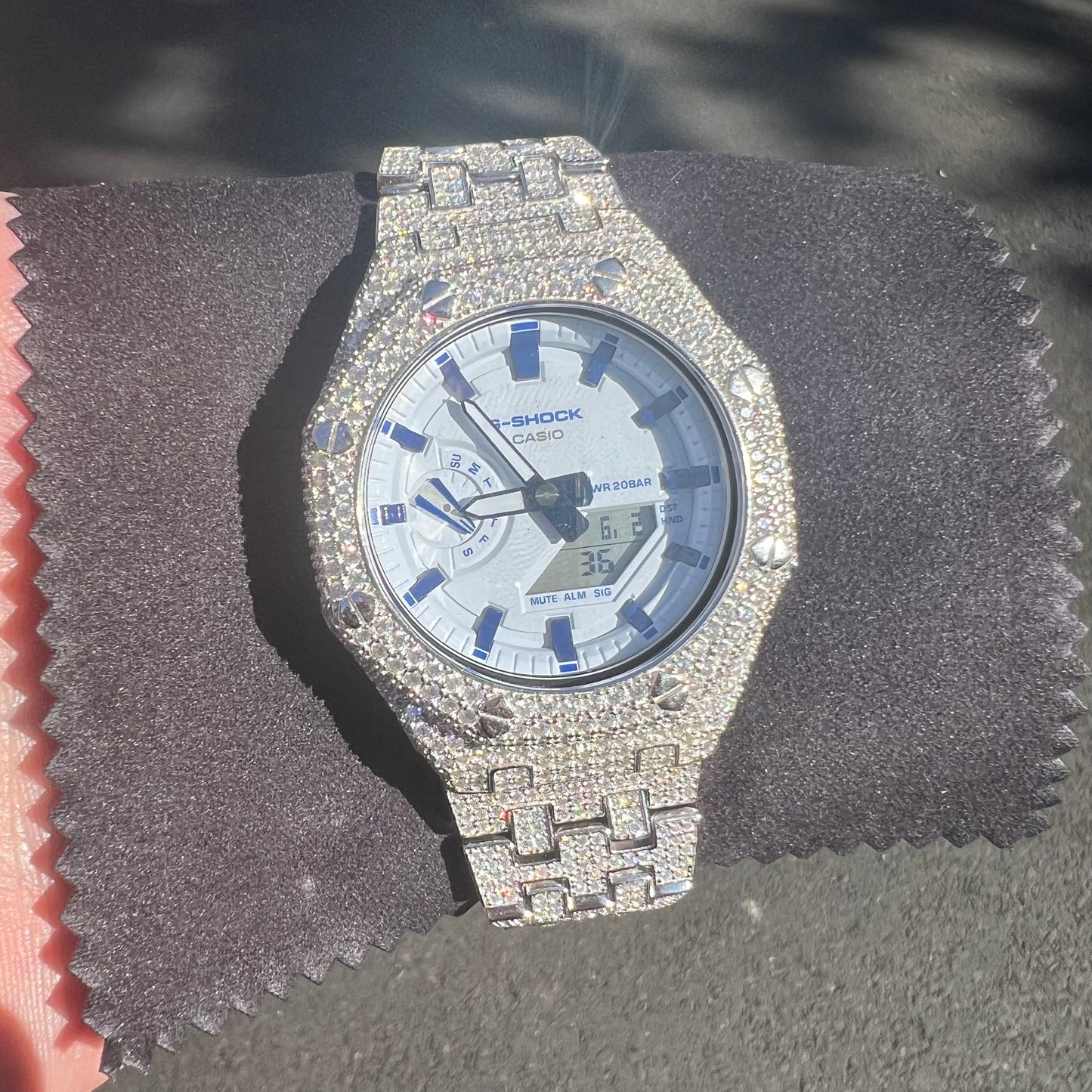 Full White Face VVS1 Casio Oak