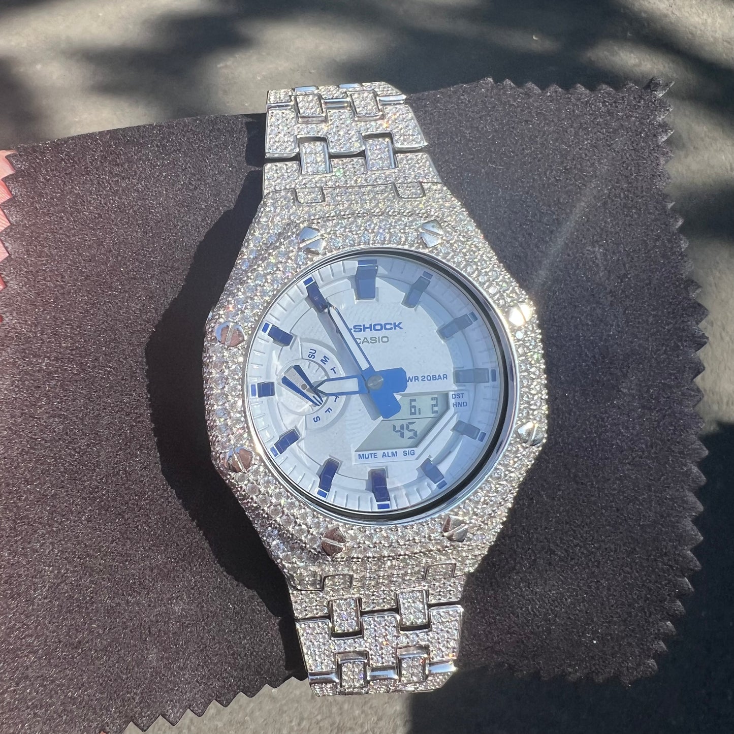 Full White Face VVS1 Casio Oak