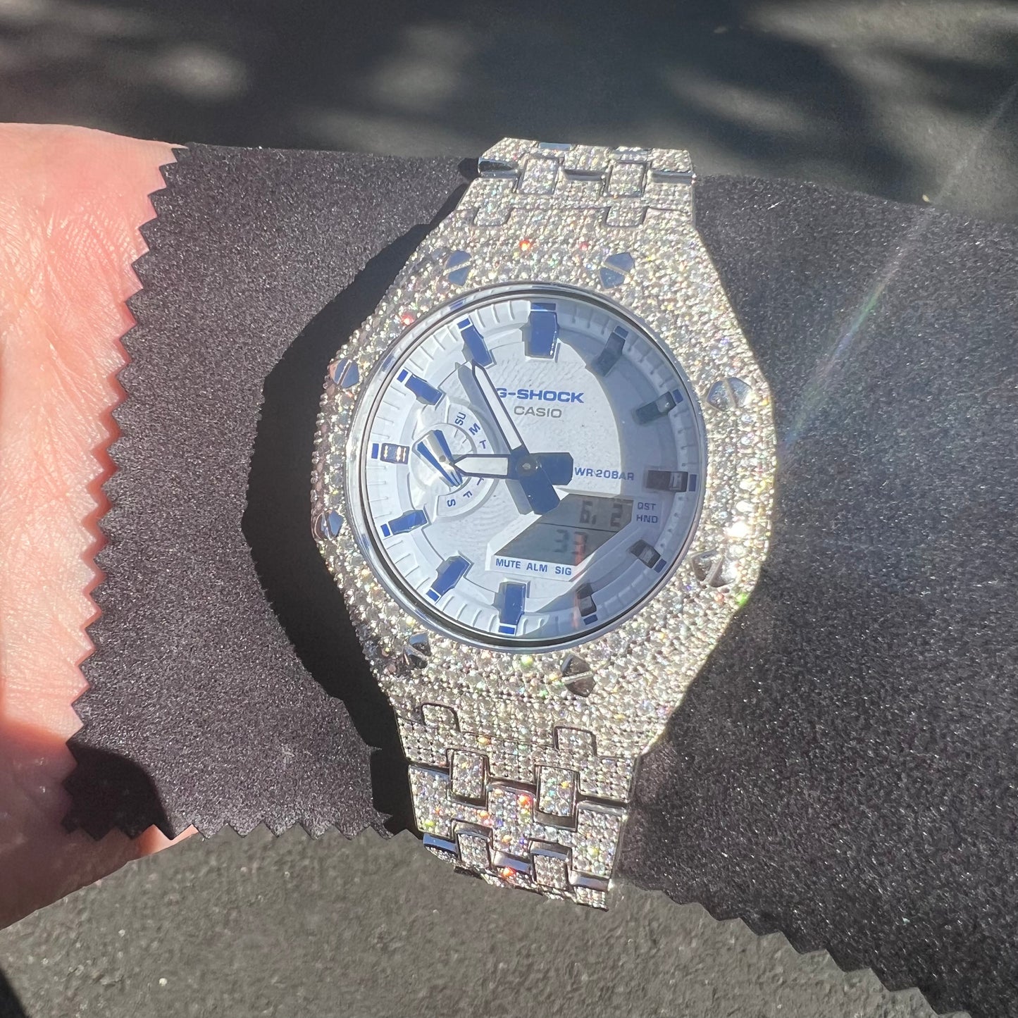 Full White Face VVS1 Casio Oak